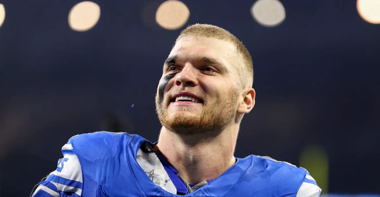 Aidan Hutchinson Teeth