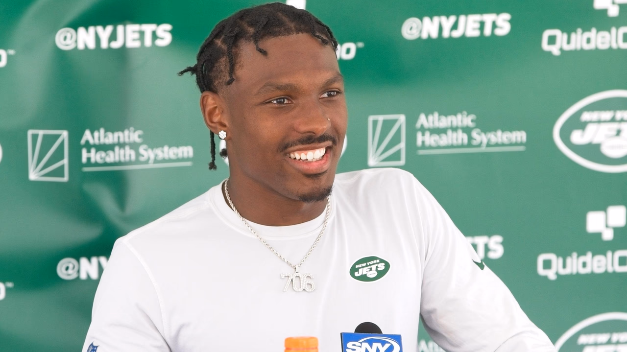 Comparing Mecole Hardman's Smile to Other Celebrity Smiles?