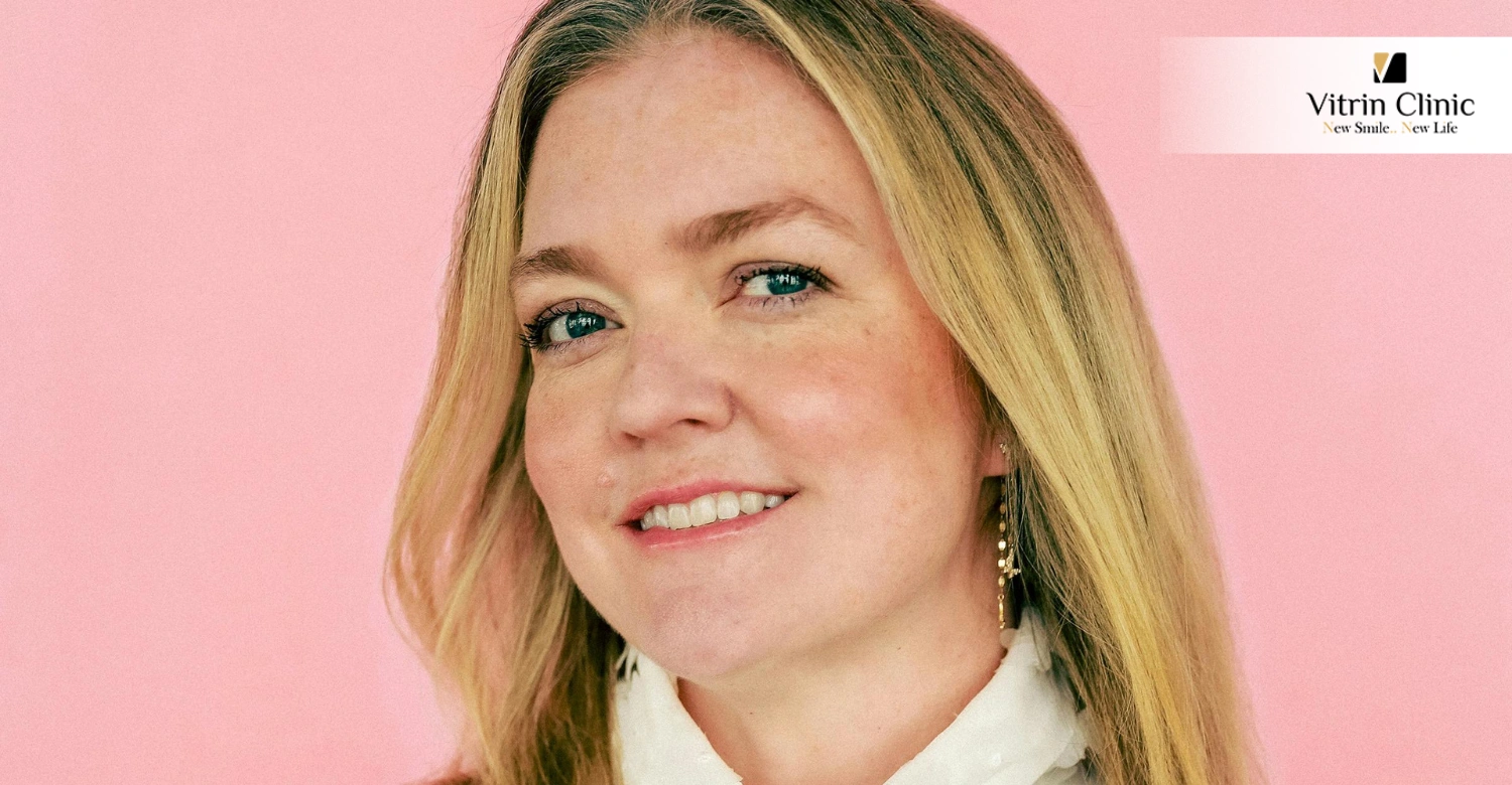 Colleen Hoover smile