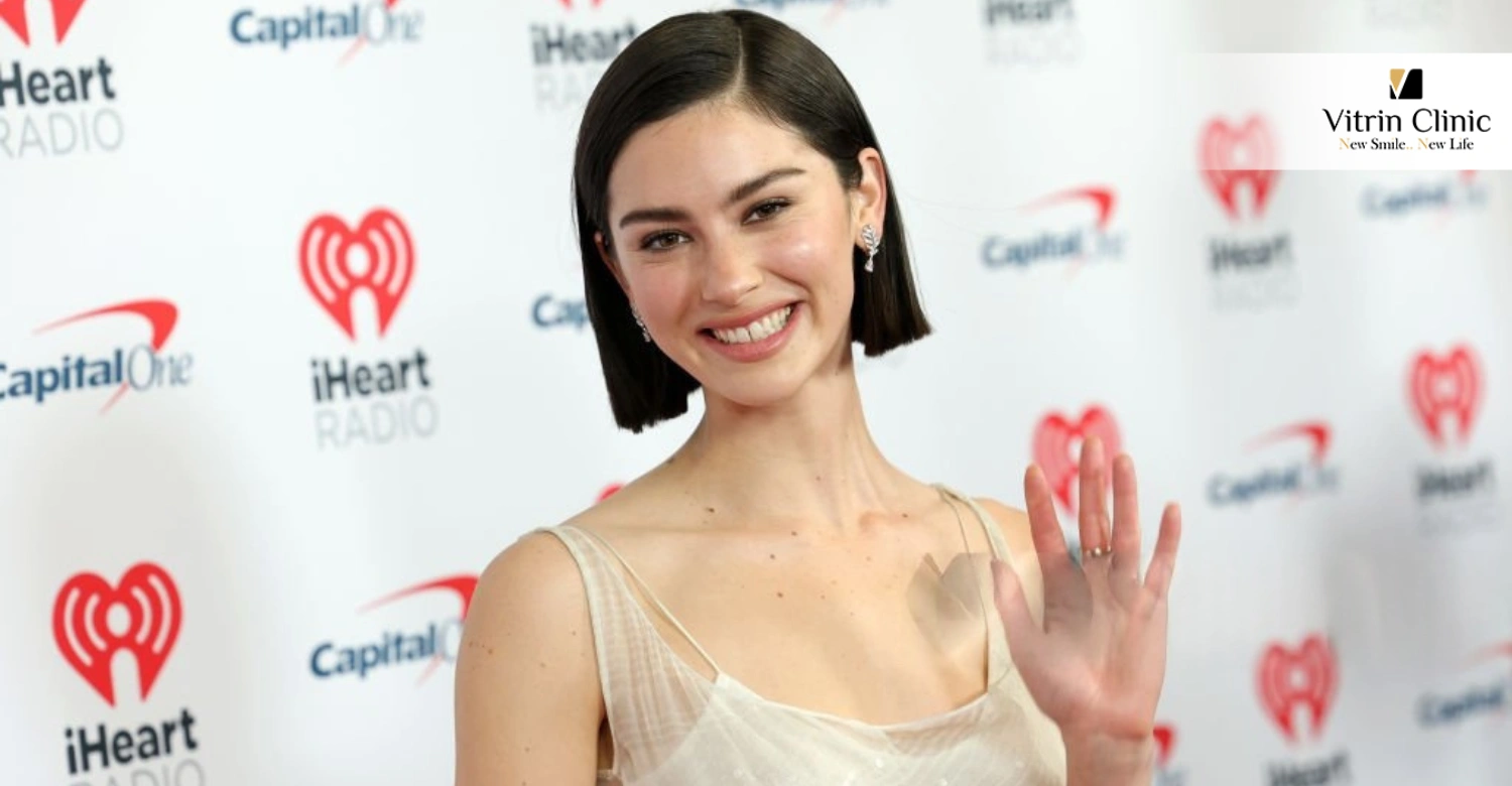 Gracie Abrams Smile