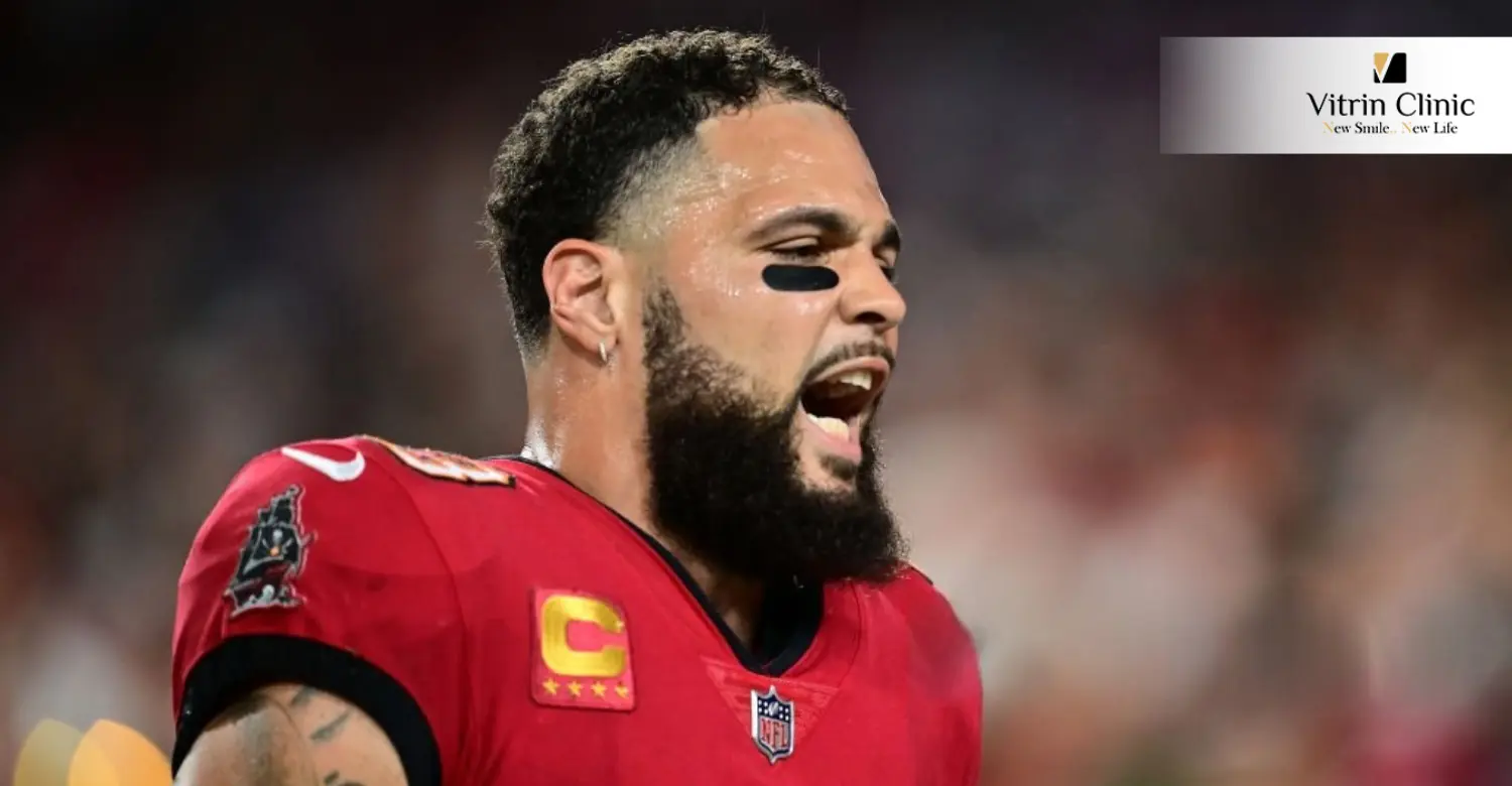 Mike Evans smile