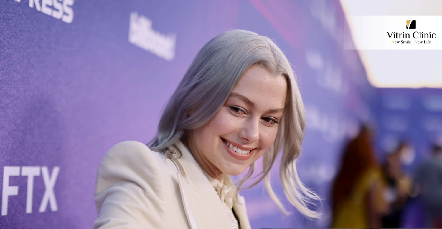 Phoebe Bridgers smile