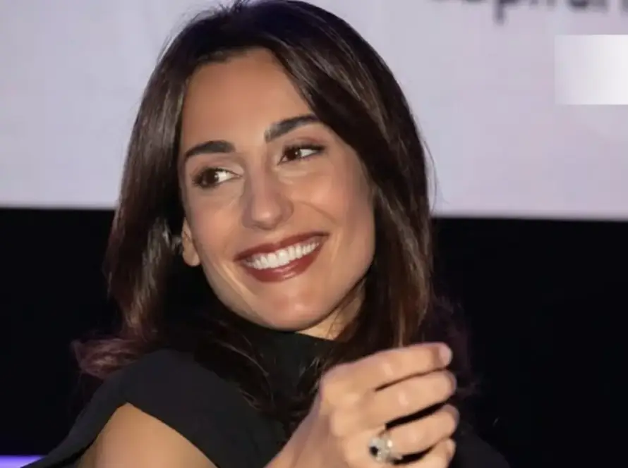 Sorriso di Giorgia Cardinaletti: Guida Completa alla Trasformazione del Suo Sorriso