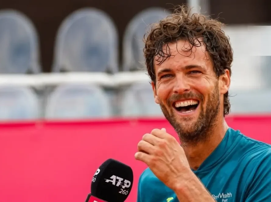 sorriso de João Sousa