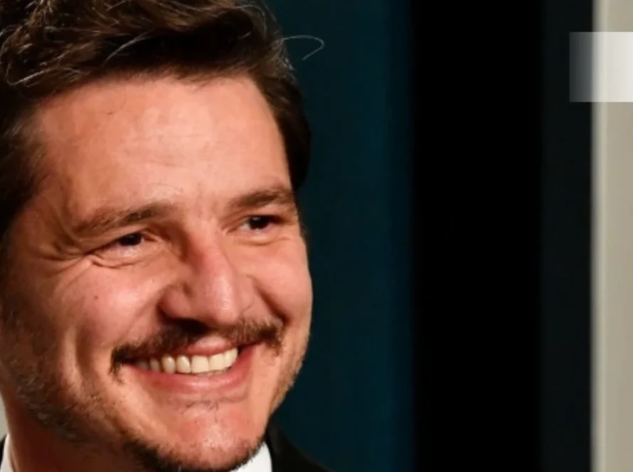 sorriso de Pedro Pascal