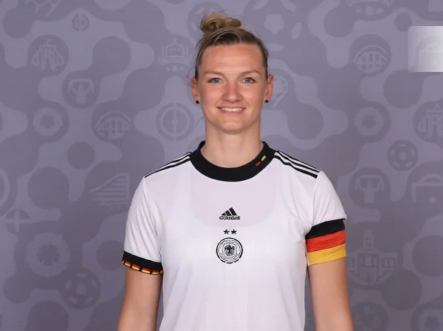alexandra popp Lächeln