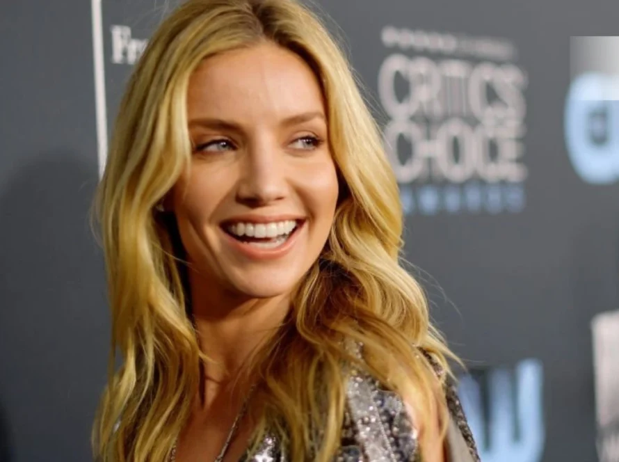 Annabelle Wallis smile